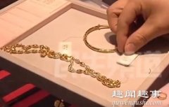河南女子在金店买30克黄金存上,10年后儿子结婚她去取时却当场