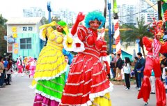 在深过年，一起吧！欢乐谷开启喜气洋洋“新春滑稽节”