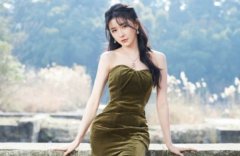 万博官网登陆:大马女神趴地辣秀事业线丝绒裙胸前亮点超抢戏