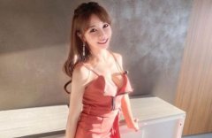 英亚体育电影最好:“乐天女孩”胸前拉链拉一半 炸出傲人上围