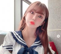 西蒙体育app:拉拉队队长收工崩坏 细肩带大开深V炸出双球超凶