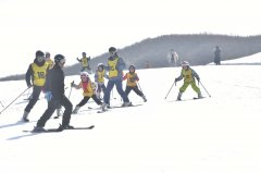 九游用户中心官网:雪冷？雪热！ 冰上过年