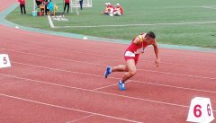 百家乐全程打闲公式:他只有一只手臂，练出六块腹肌，被84万网